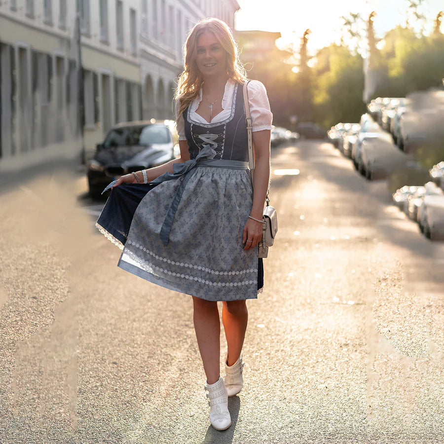 Giselle – Klassisk dirndl med forklæde