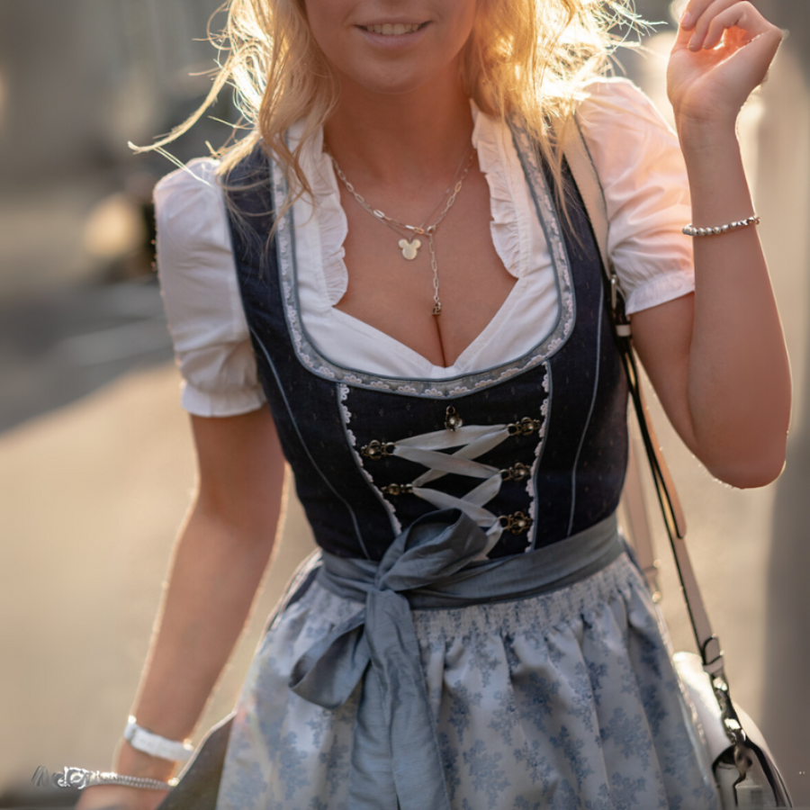 Giselle – Klassisk dirndl med forklæde