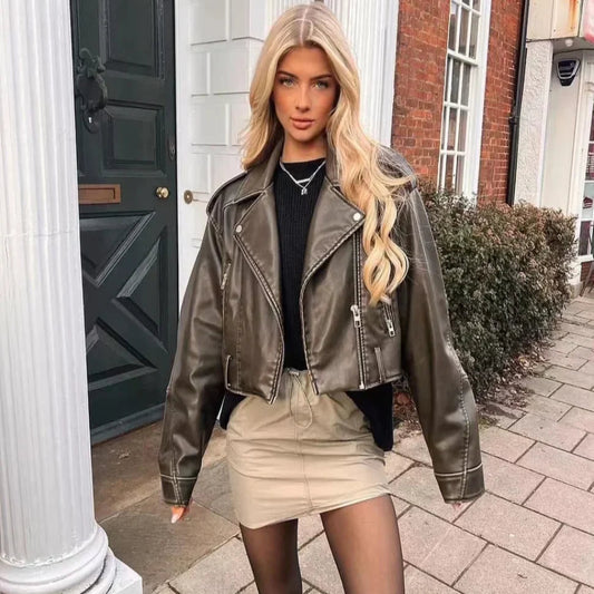 Astrid – Giacca corta in pelle con attitudine (fit regolare)