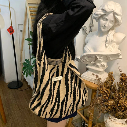 Domenica – Borsa ascellare con stampa zebrata