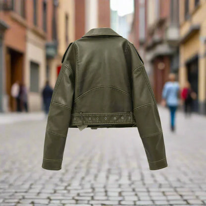 Astrid – Giacca corta in pelle con attitudine (fit regolare)