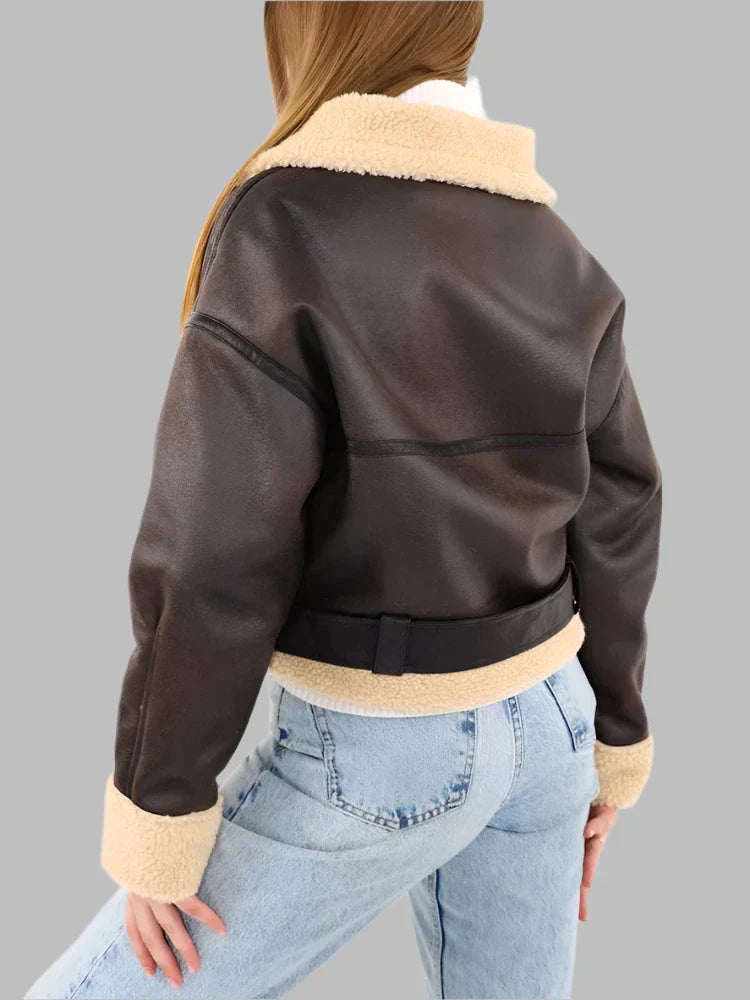 Karen – Giacca shearling calda con cintura (fit avvolgente)
