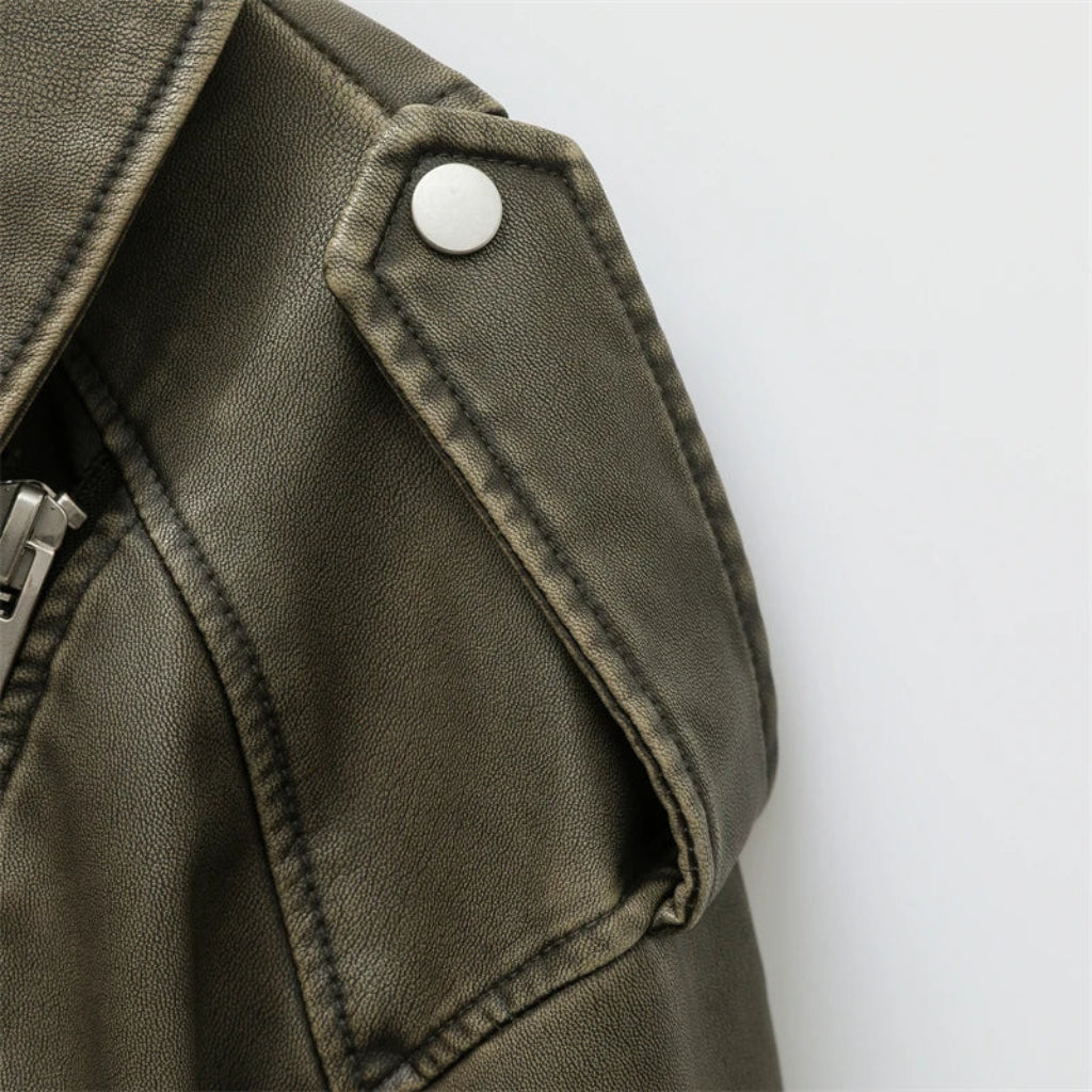 Astrid – Giacca corta in pelle con attitudine (fit regolare)