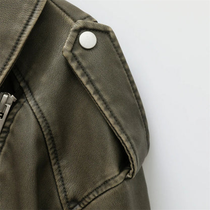 Astrid – Giacca corta in pelle con attitudine (fit regolare)
